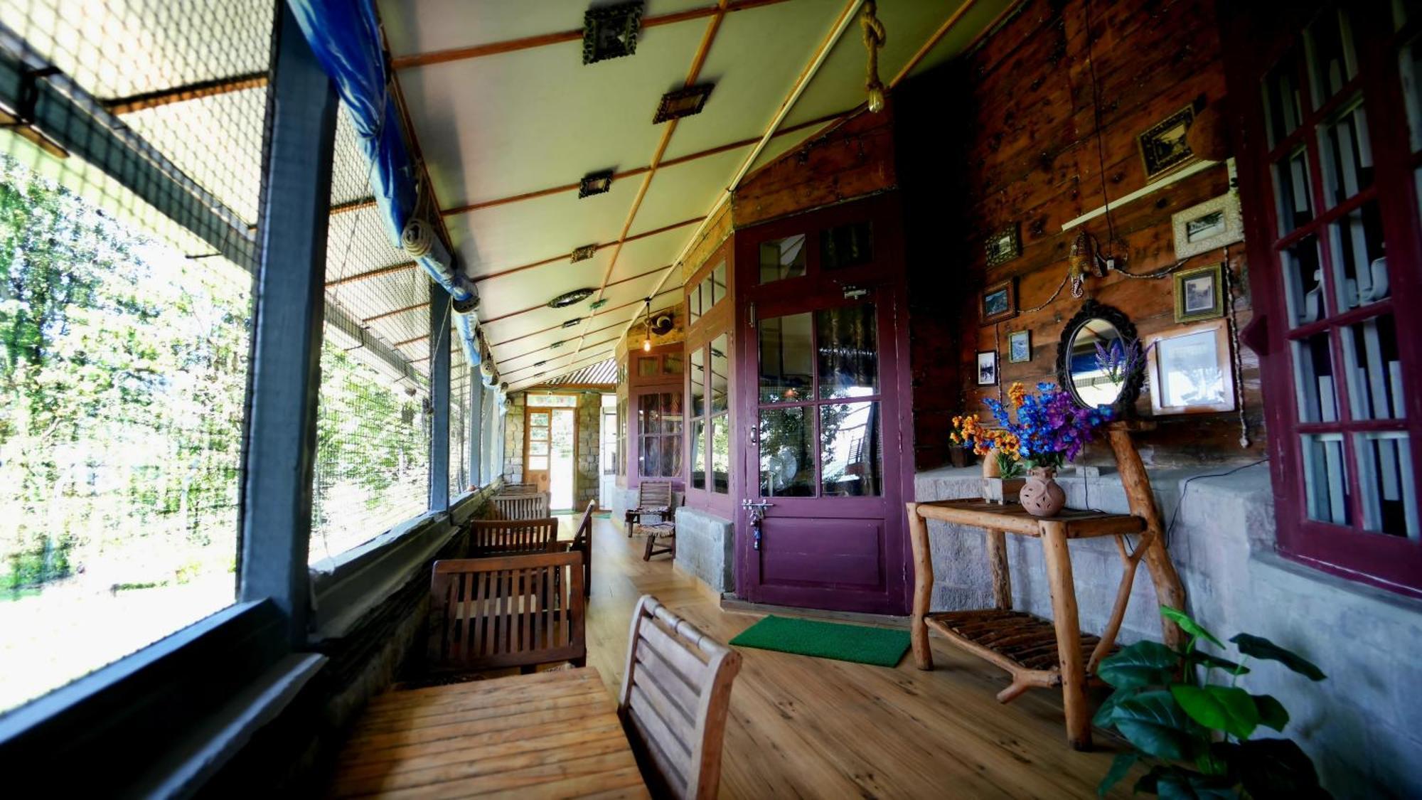 Homestay Leela *